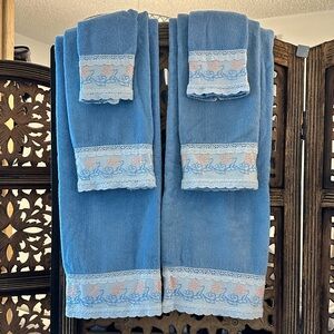 Vintage Set (6) Styles By Trousseau Star Embroidery Floral Lace Bath Towels.